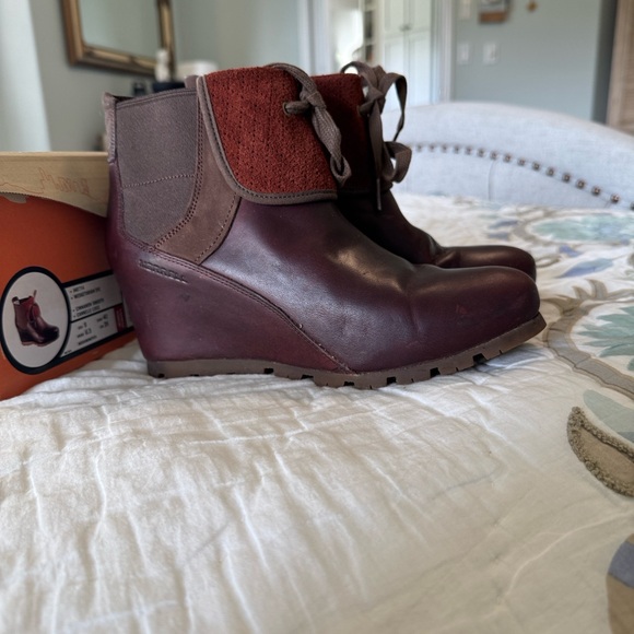 Merrell Cinnamon Smooth Heeled Boots - Picture 7 of 7